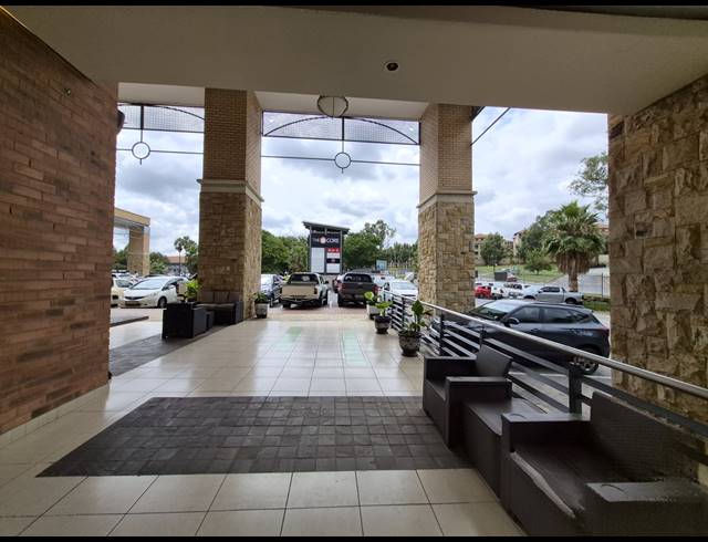 231M² RETAIL TO LET IN SUNNINGHILL
